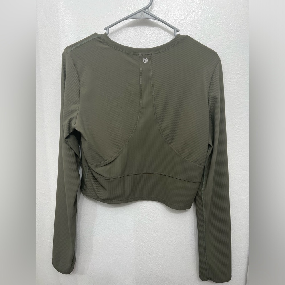 Lululemon green long sleeve workout top